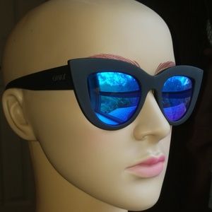 Quay Australia Black "Kitti" Sunglasses w/case